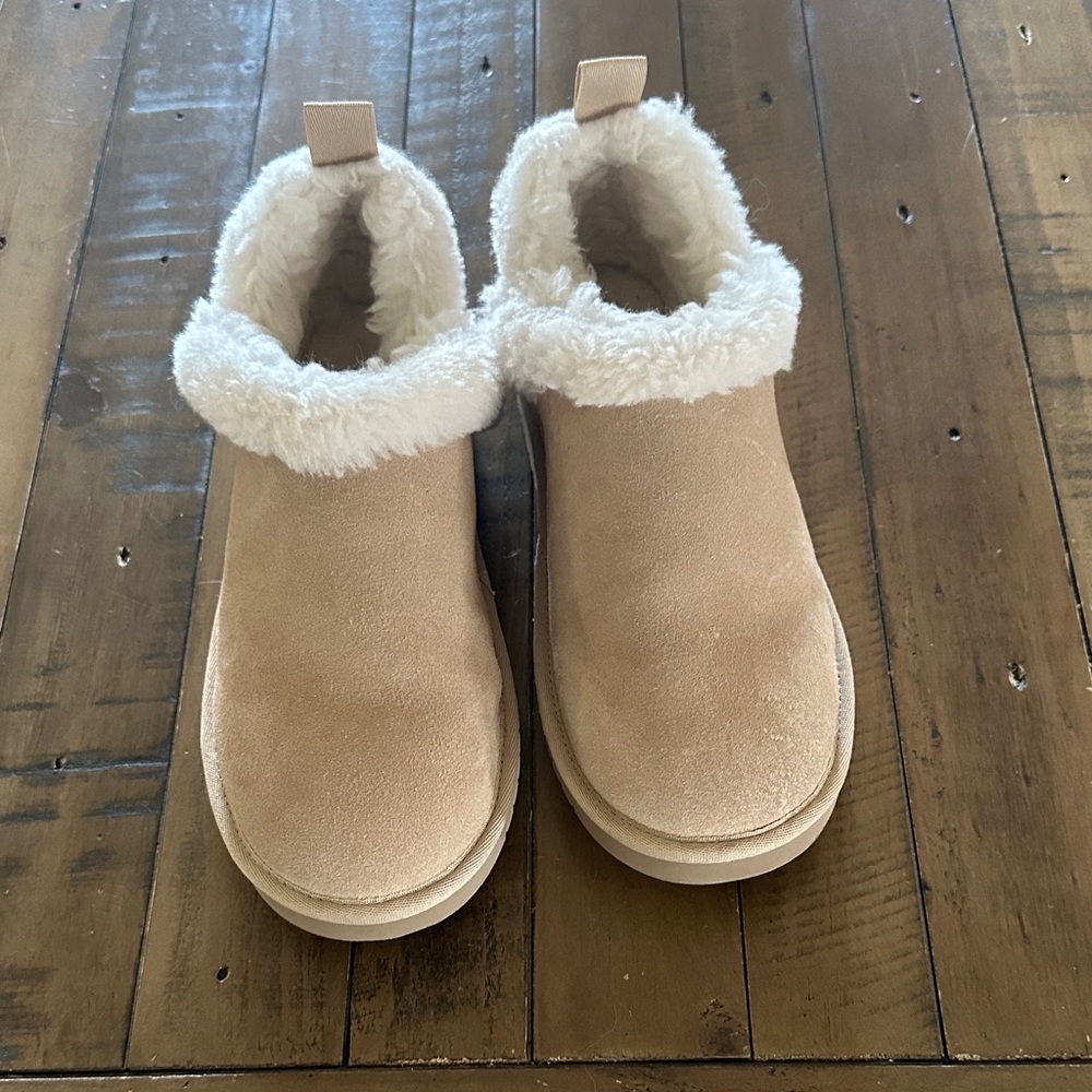 Koolaburra Tan women's  Slippers size 7